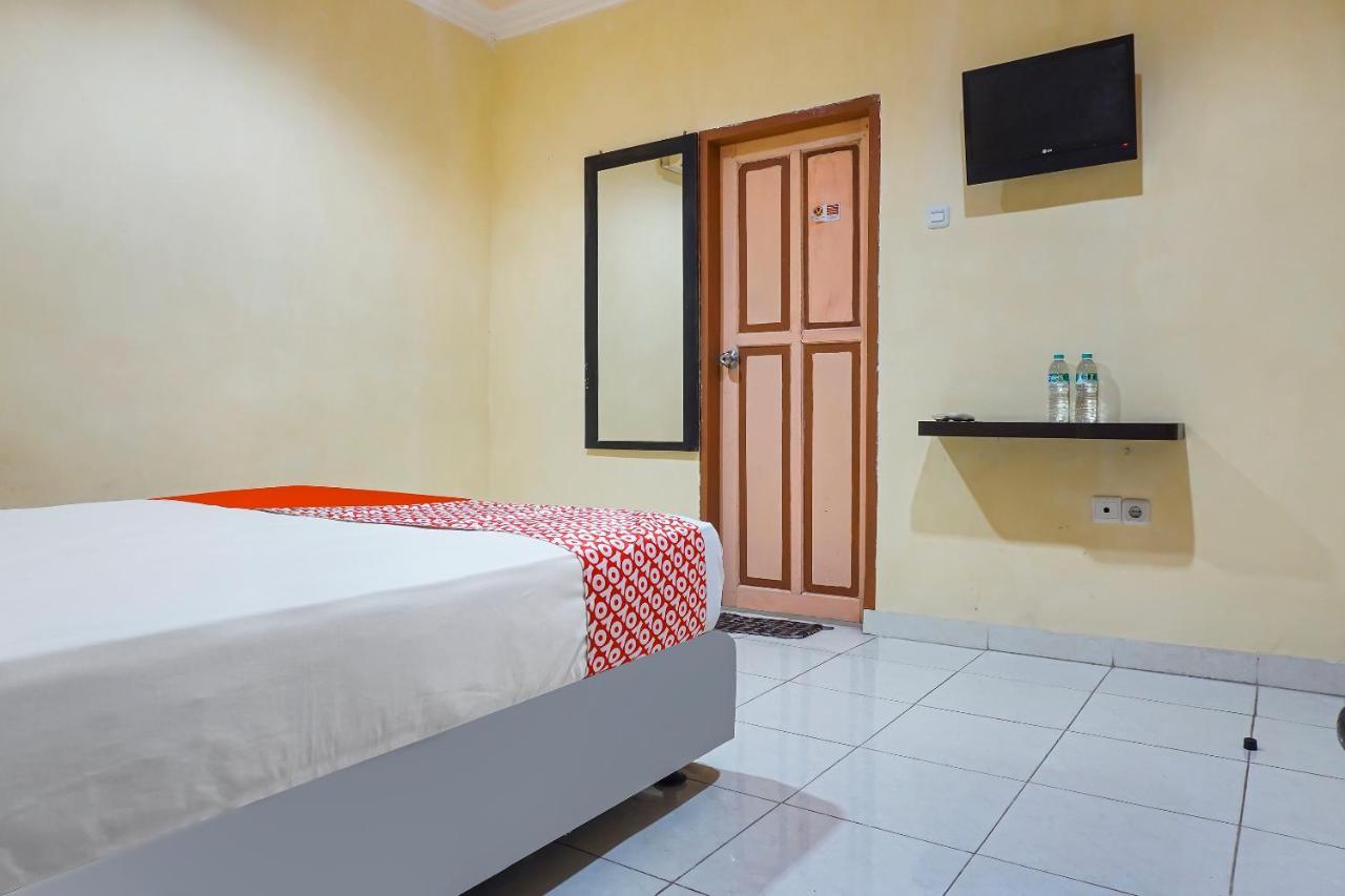 Oyo 90923 Makassar Cottage Balangberu Екстер'єр фото