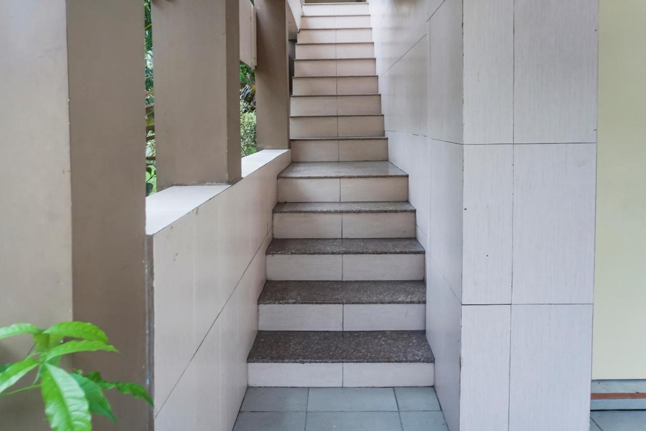 Oyo 90923 Makassar Cottage Balangberu Екстер'єр фото