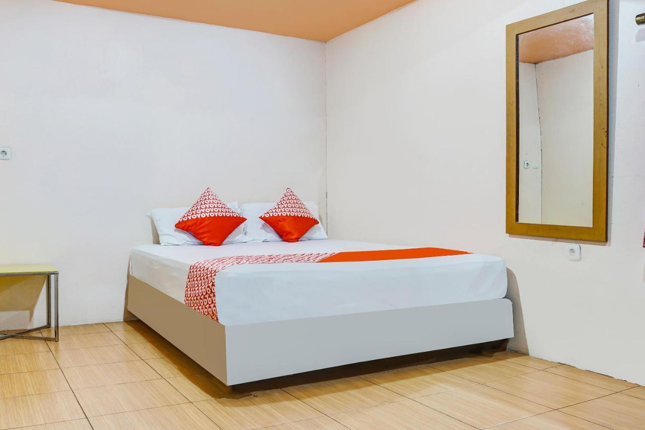Oyo 90923 Makassar Cottage Balangberu Екстер'єр фото