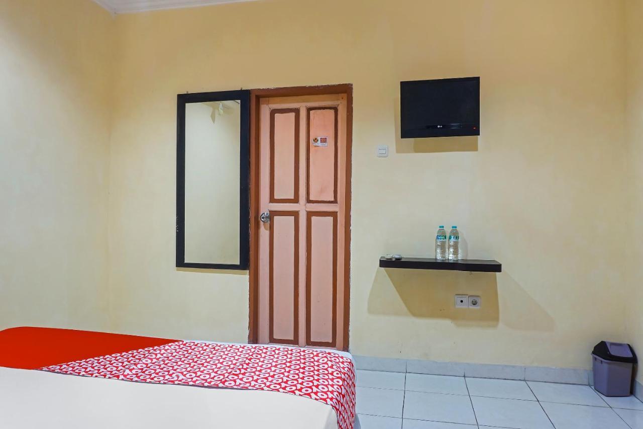 Oyo 90923 Makassar Cottage Balangberu Екстер'єр фото
