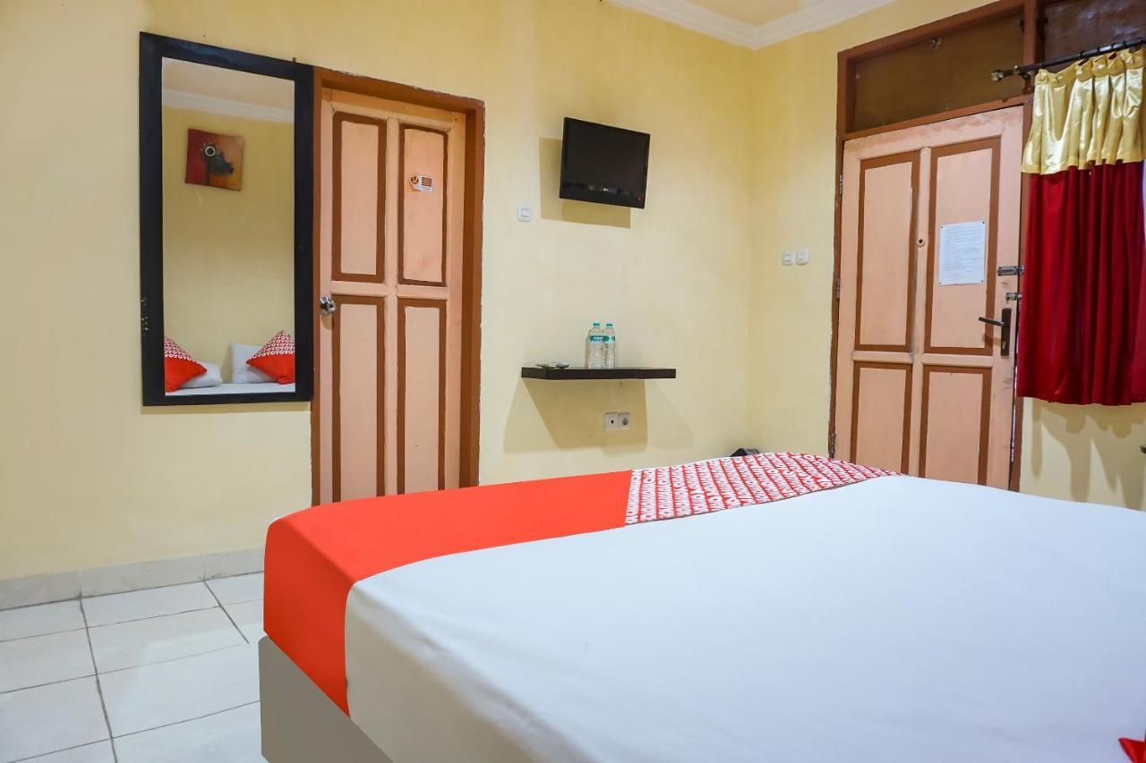 Oyo 90923 Makassar Cottage Balangberu Екстер'єр фото